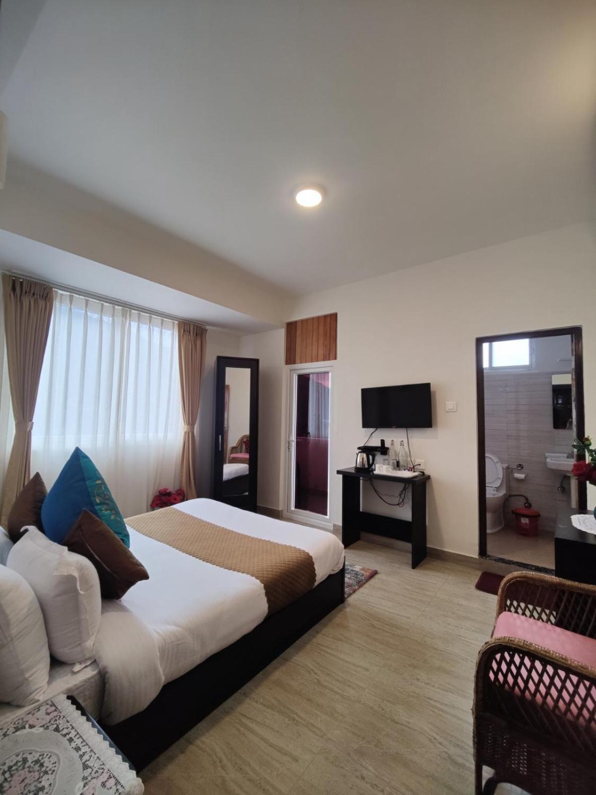 Maplewood Hotel & Spa Gangtok Exterior photo