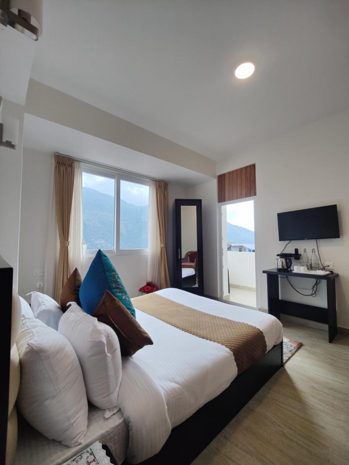 Maplewood Hotel & Spa Gangtok Exterior photo
