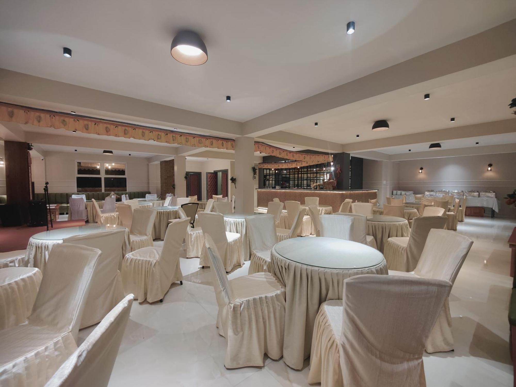 Maplewood Hotel & Spa Gangtok Exterior photo