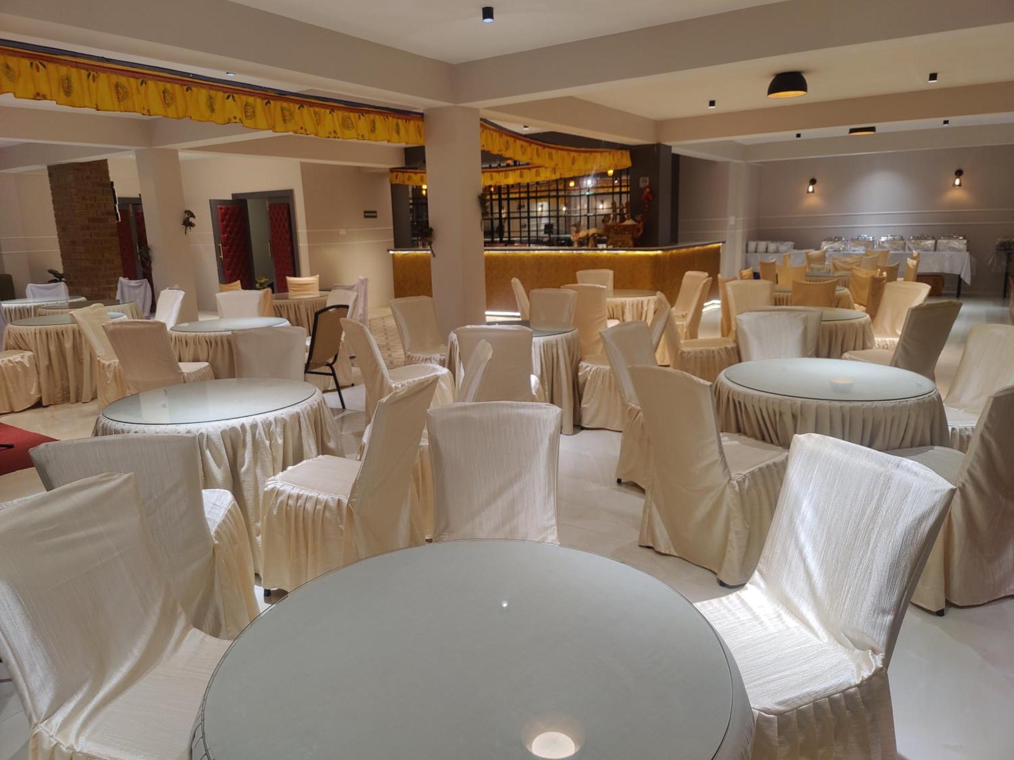 Maplewood Hotel & Spa Gangtok Exterior photo