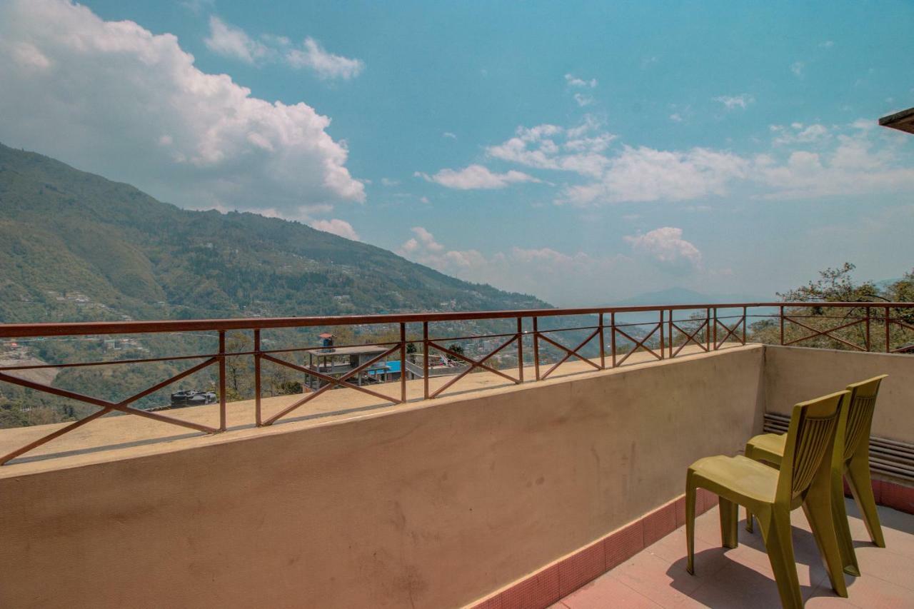 Maplewood Hotel & Spa Gangtok Exterior photo