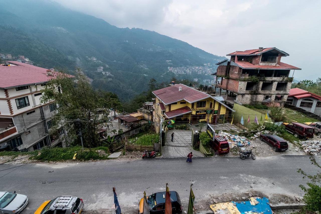 Maplewood Hotel & Spa Gangtok Exterior photo